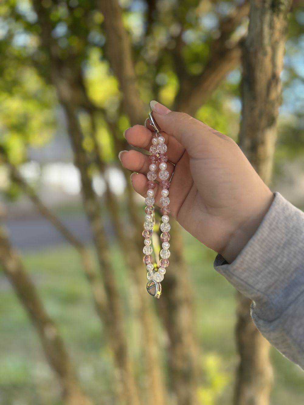 Acessório de miçangas rosa feito à mão